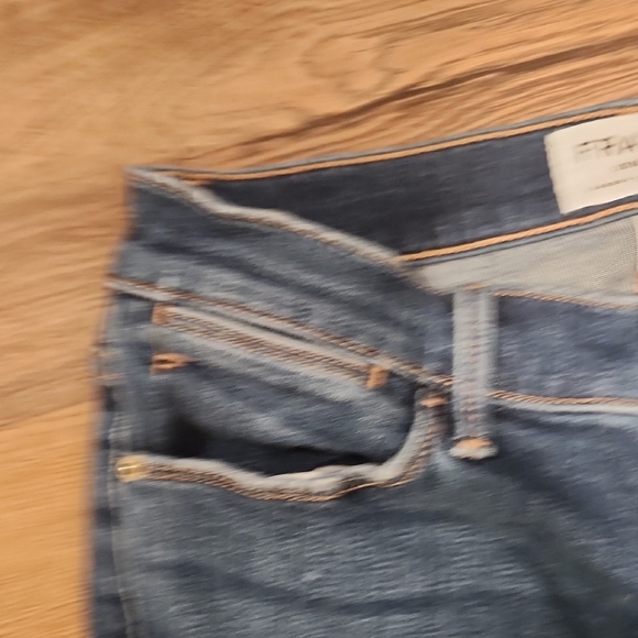 Frame Le High Rise Skinny Jeans with Distressed Details - Picture 3 of 4